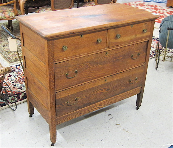 ANTIQUE OAK CHEST OF DRAWERS