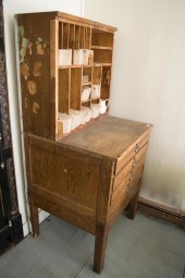 ANTIQUE OAK MERCHANT'S FILING