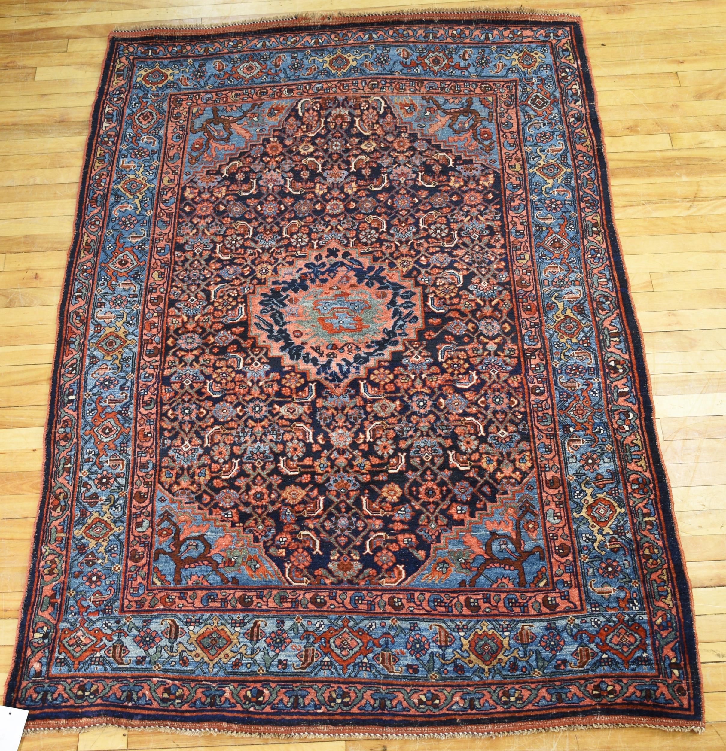ANTIQUE ORIENTAL AREA RUG. Ca. 1920