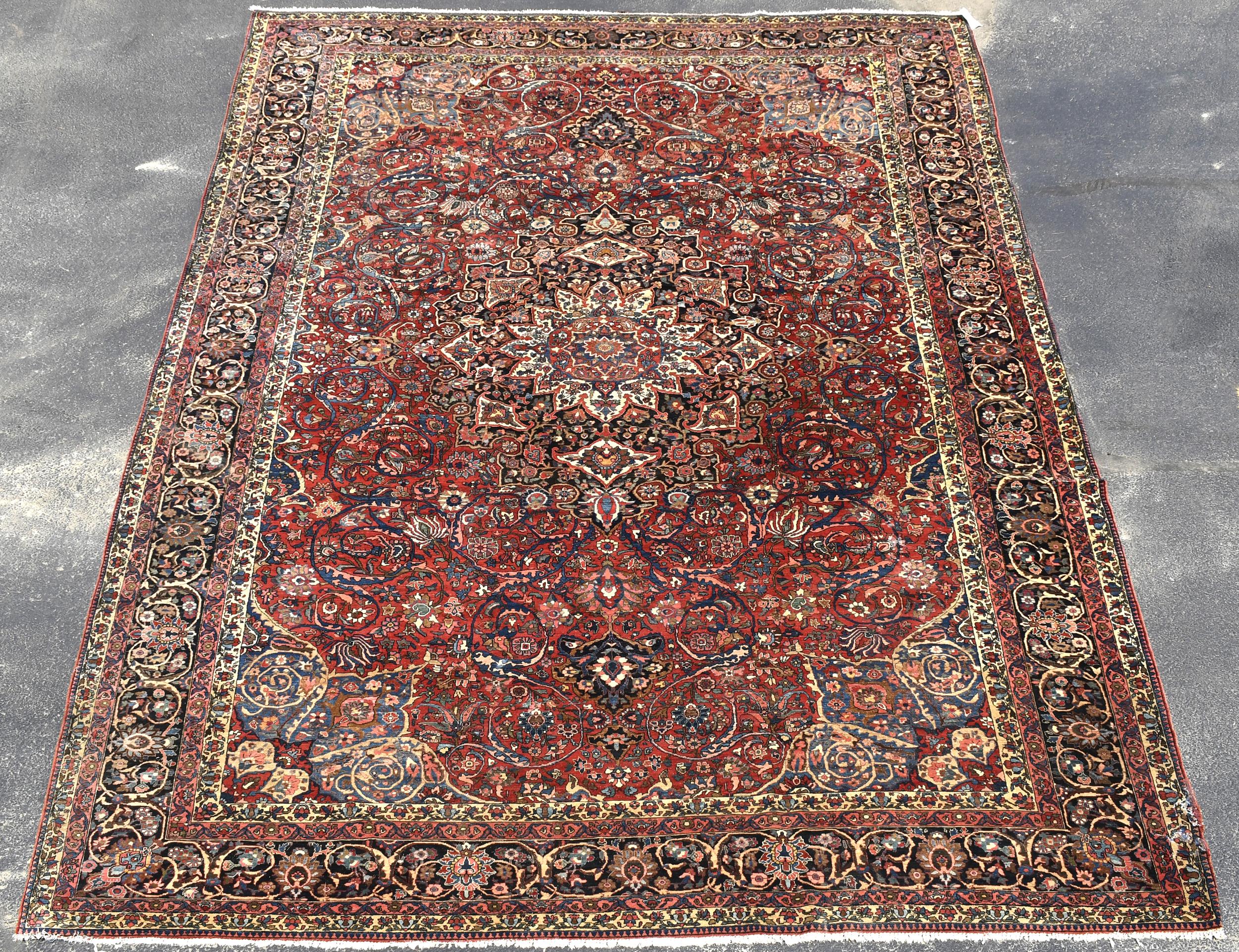 ANTIQUE ORIENTAL BIDJAR RUG.