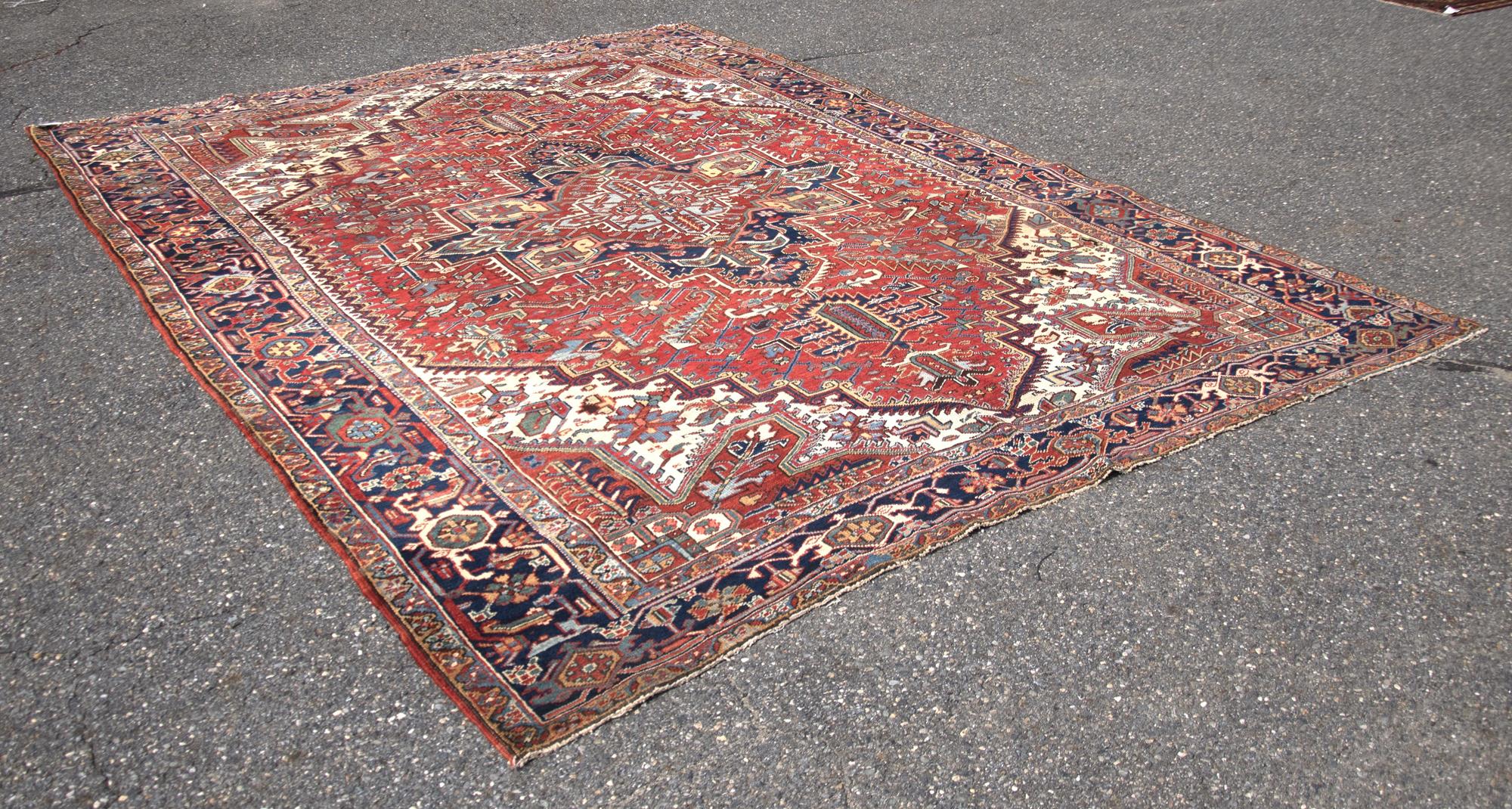 ANTIQUE ORIENTAL HERIZ RUG.