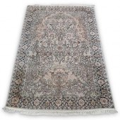 ANTIQUE ORIENTAL RUGDESCRIPTIO