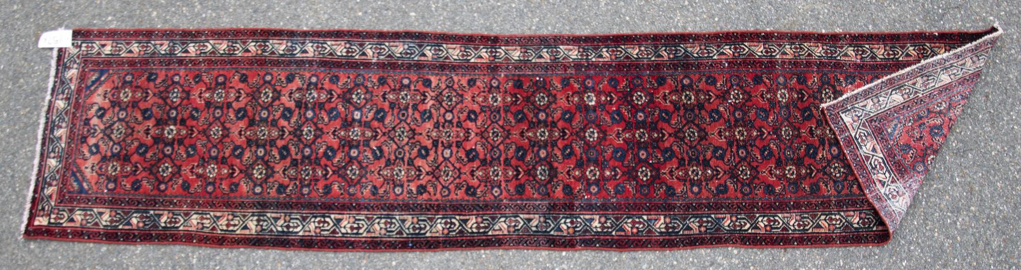 ANTIQUE ORIENTAL RUNNER. Ca. 1940