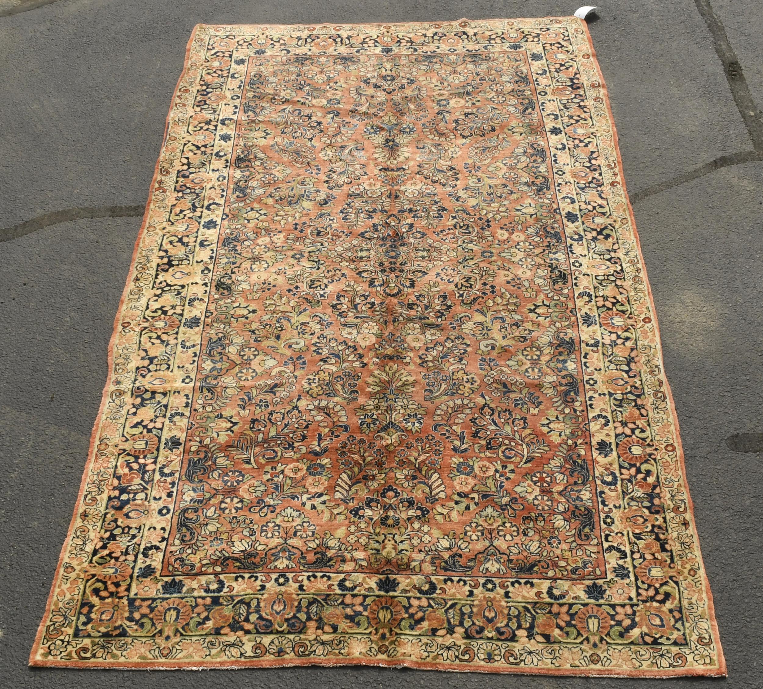 ANTIQUE ORIENTAL SAROUK RUG.