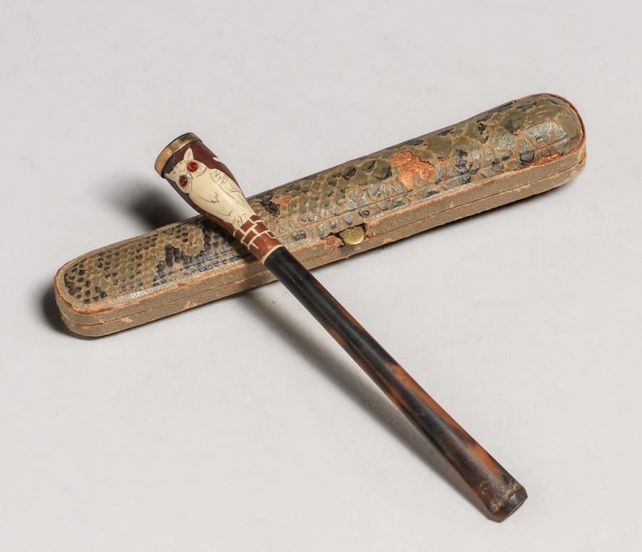 ANTIQUE OWL MOTIF CIGARETTE
