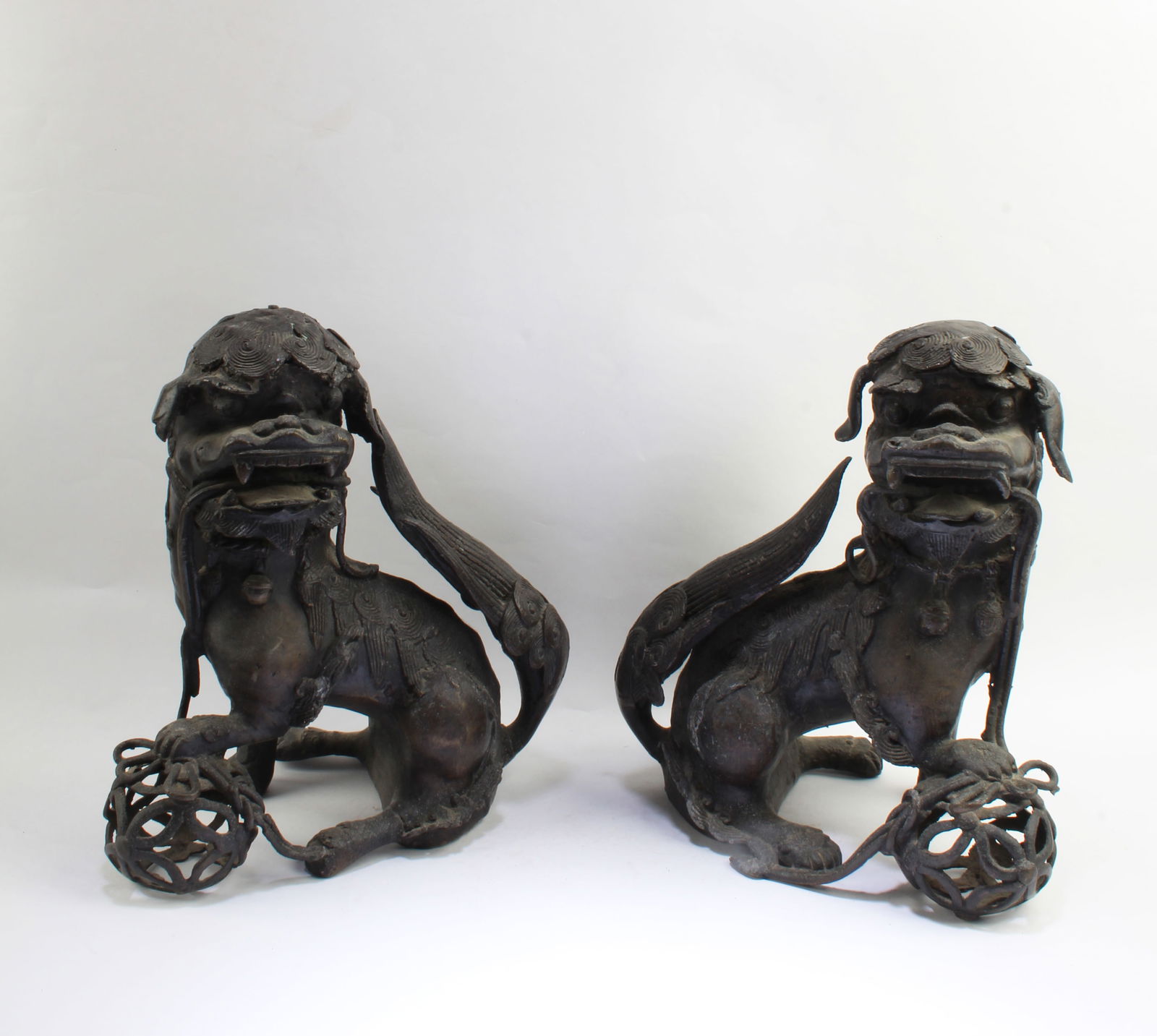 ANTIQUE PAIR OF BRONZE FOO LION