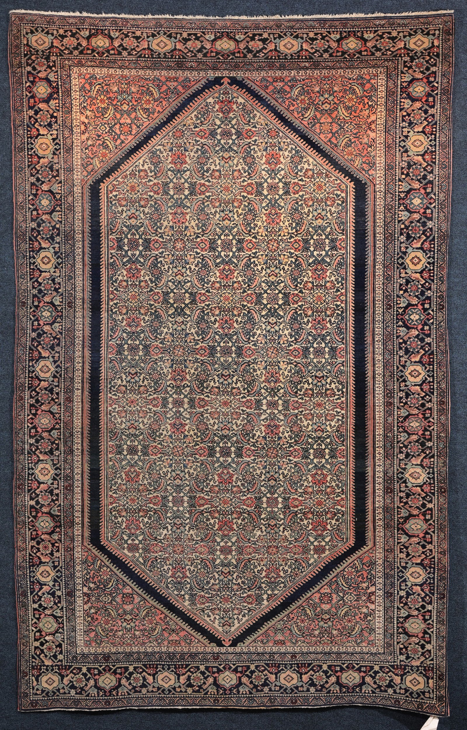 ANTIQUE PERSIAN FEREGHAN SAROUK RUG