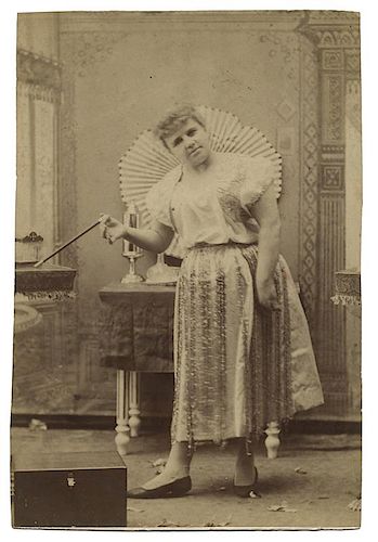 ANTIQUE PHOTOGRAPH OF A LADY