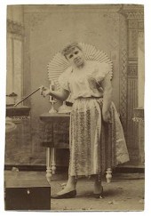 ANTIQUE PHOTOGRAPH OF A LADY M