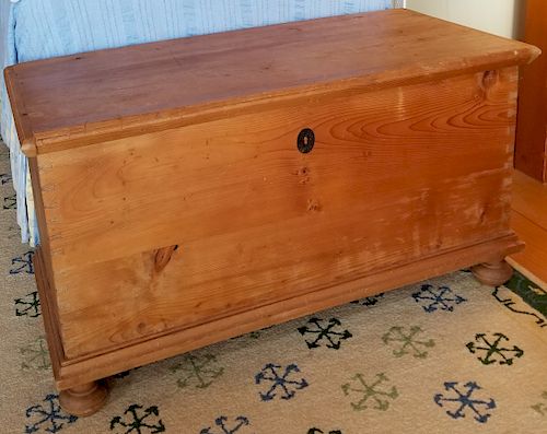 ANTIQUE PINE LIFT TOP DOVETAILED