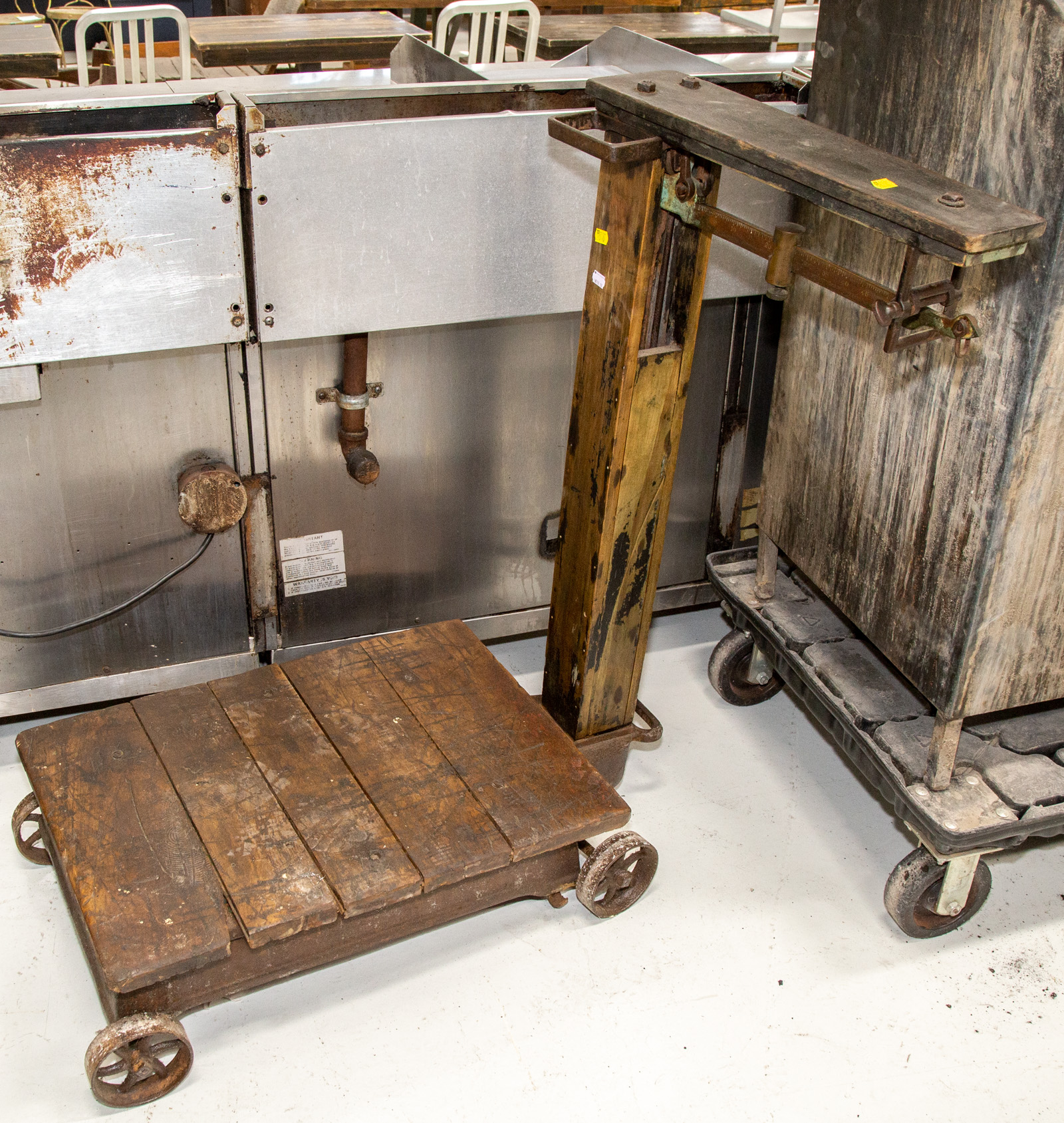 ANTIQUE PLATFORM SCALE Late 19th