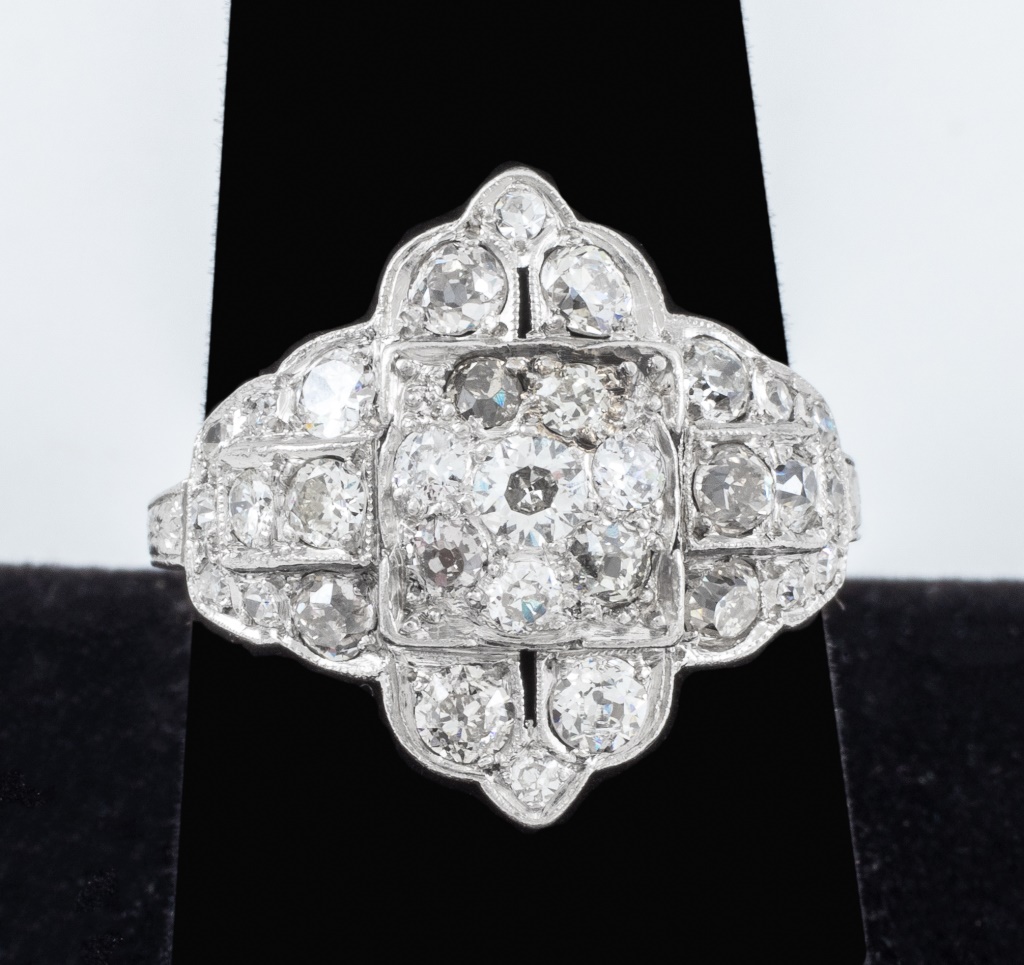 ANTIQUE PLATINUM DIAMOND RING