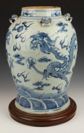ANTIQUE QING PERIOD CHINESE PO