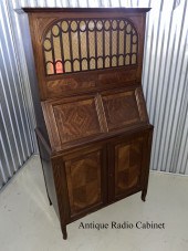 ANTIQUE RADIO CABINET: Cabinet