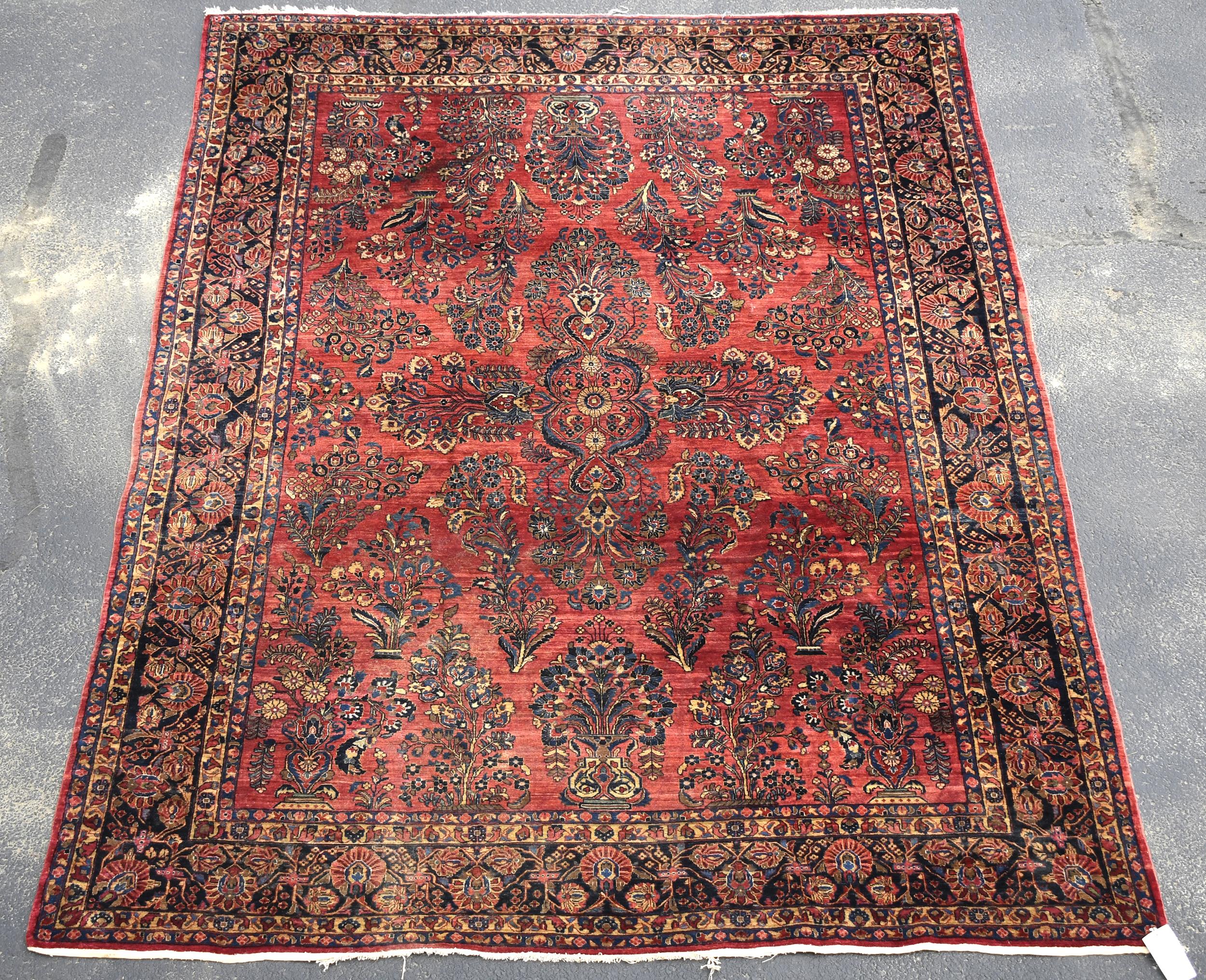 ANTIQUE ROOM SIZE SAROUK RUG.