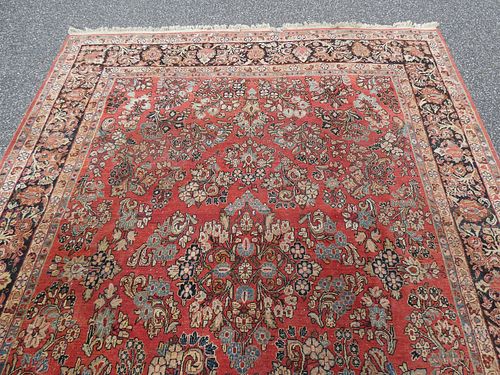 ANTIQUE SAROUK CARPETAntique red