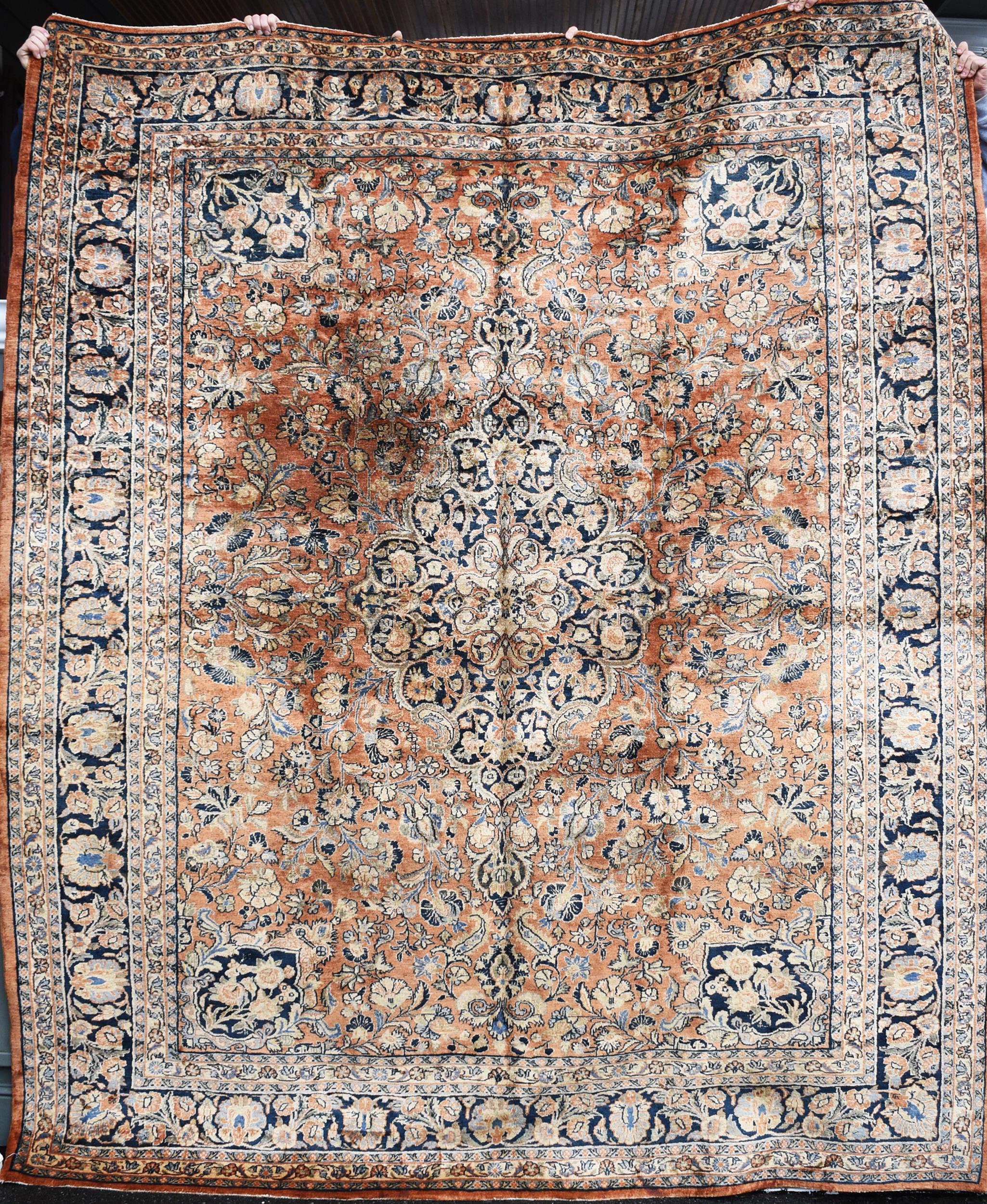 ANTIQUE SAROUK ORIENTAL RUG.