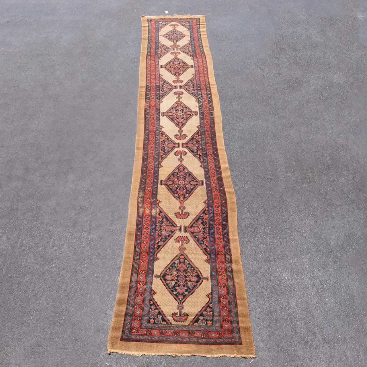 ANTIQUE SERAB CARPET, 17'4" X 3'