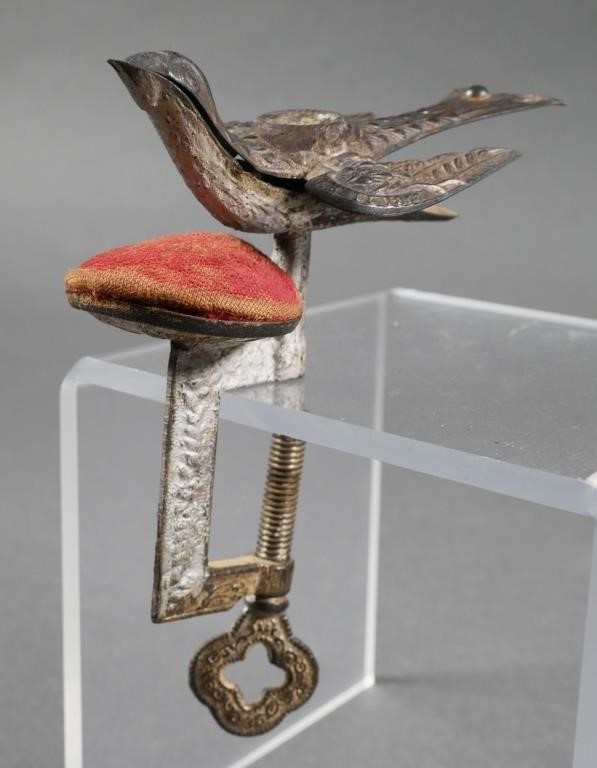 ANTIQUE SEWING BIRD WITH PIN