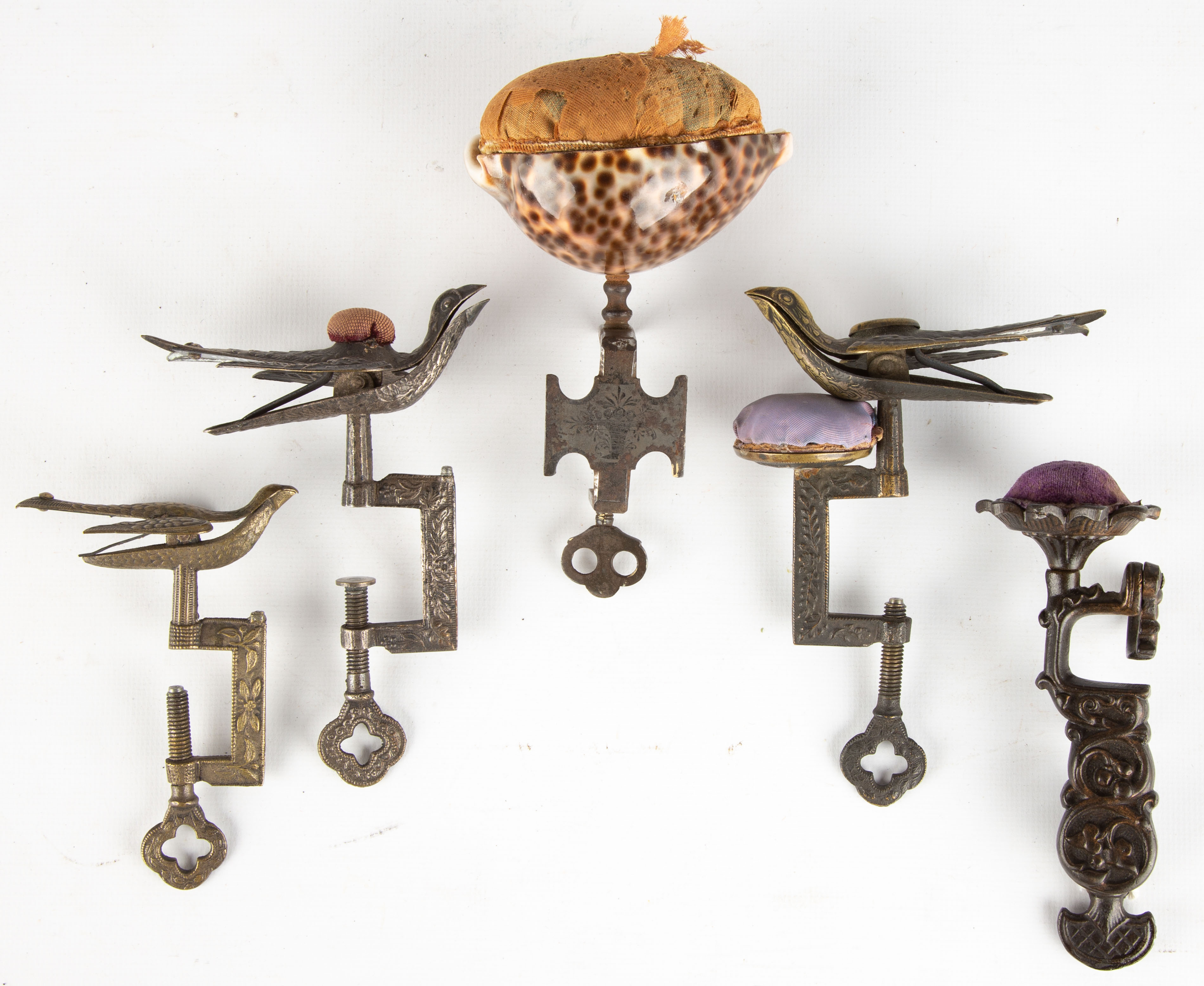 ANTIQUE SEWING BIRDS metal with pin