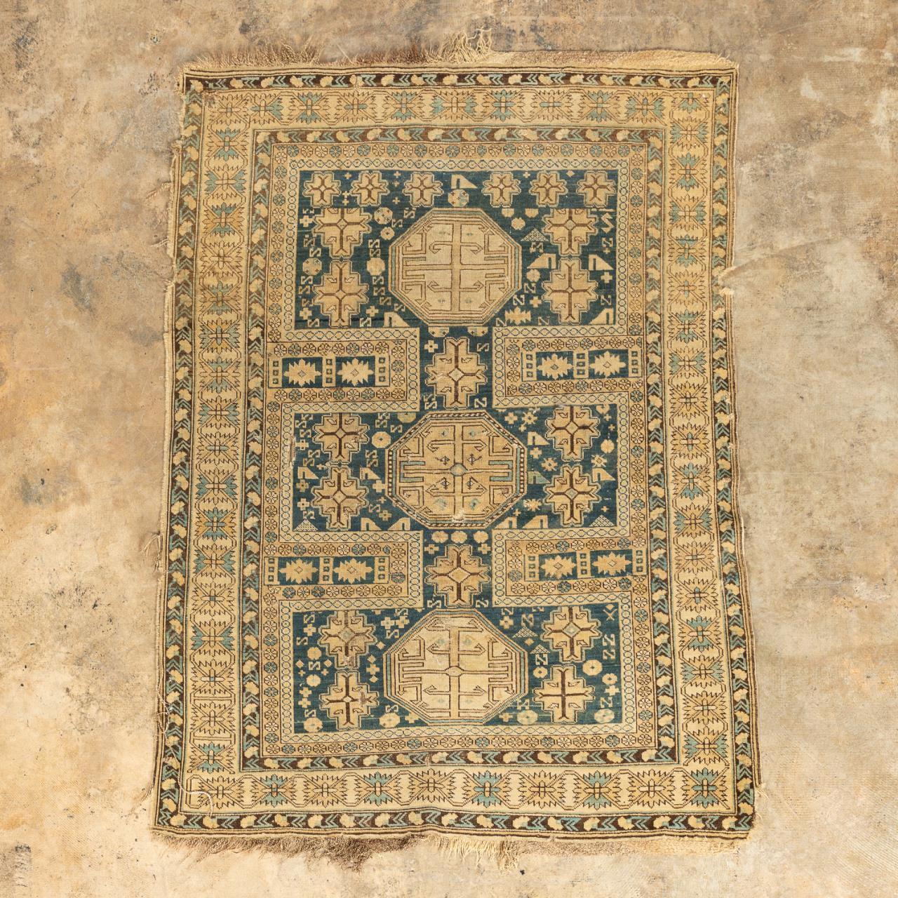 ANTIQUE SHIRVAN CARPET, 4'11" X