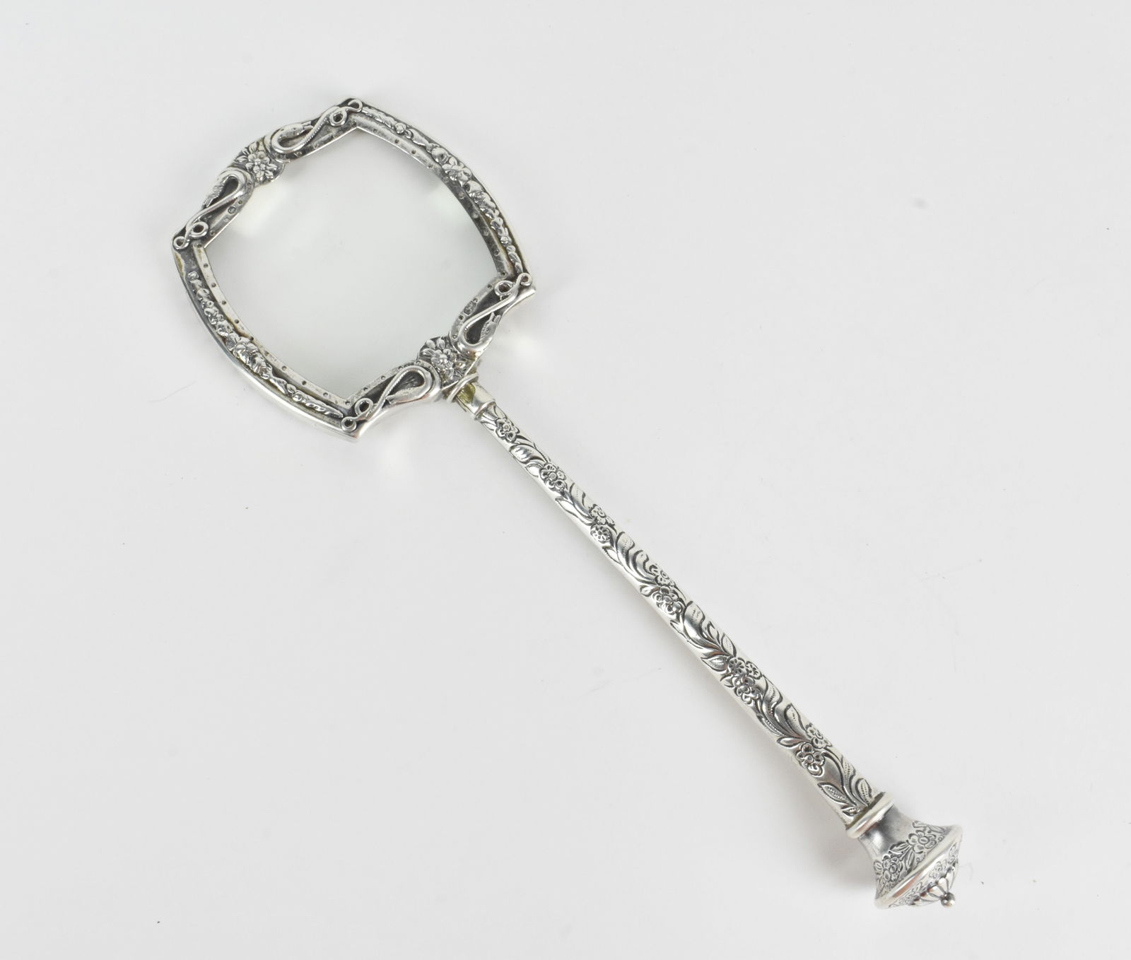 ANTIQUE SILVER PLATED MAGNIFYING