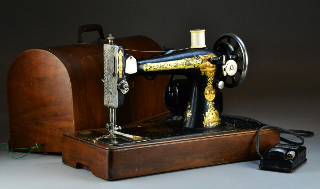 Antique Singer Sewing Machine BZ
