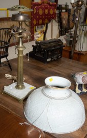 ANTIQUE SINUMBRA TABLE LAMP WI