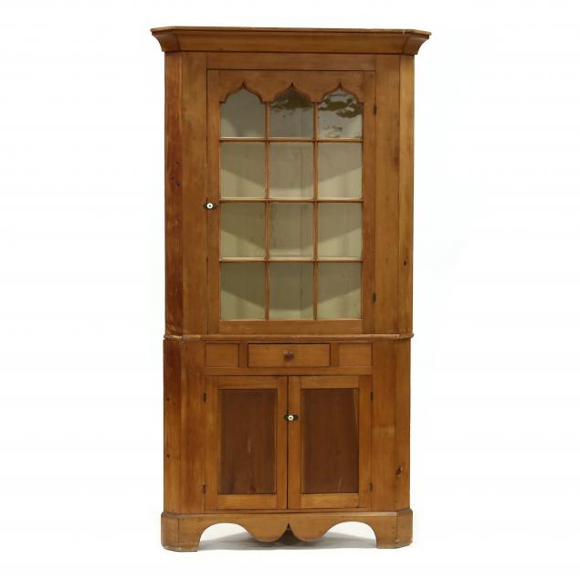 ANTIQUE SOUTHERN CORNER CABINET