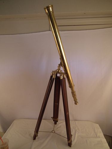 ANTIQUE TELESCOPE ON TRIPODOld 35