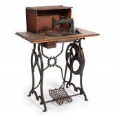 ANTIQUE VICTORIAN TREADLE SEWI