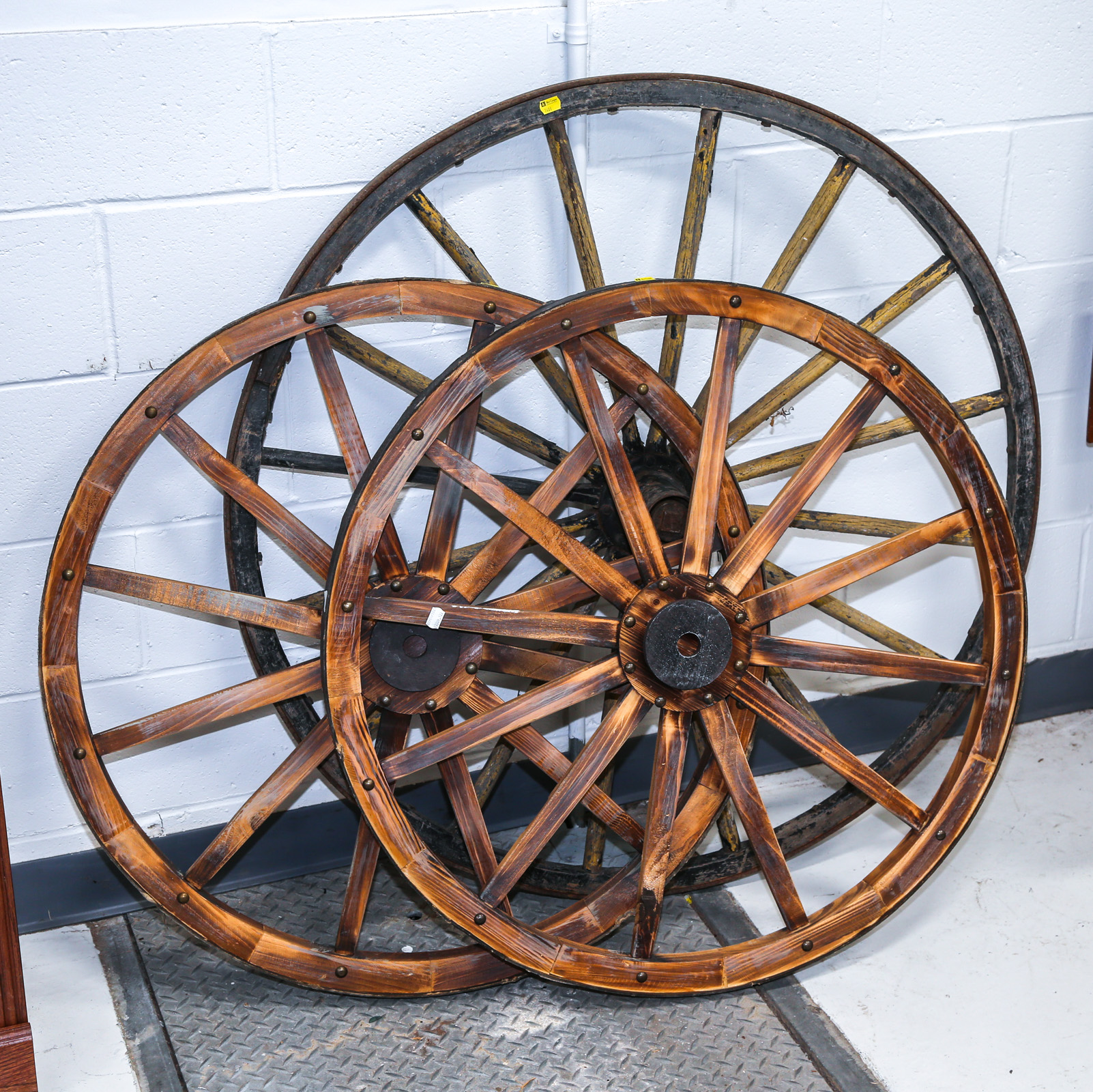 ANTIQUE WAGON WHEEL 19th century;