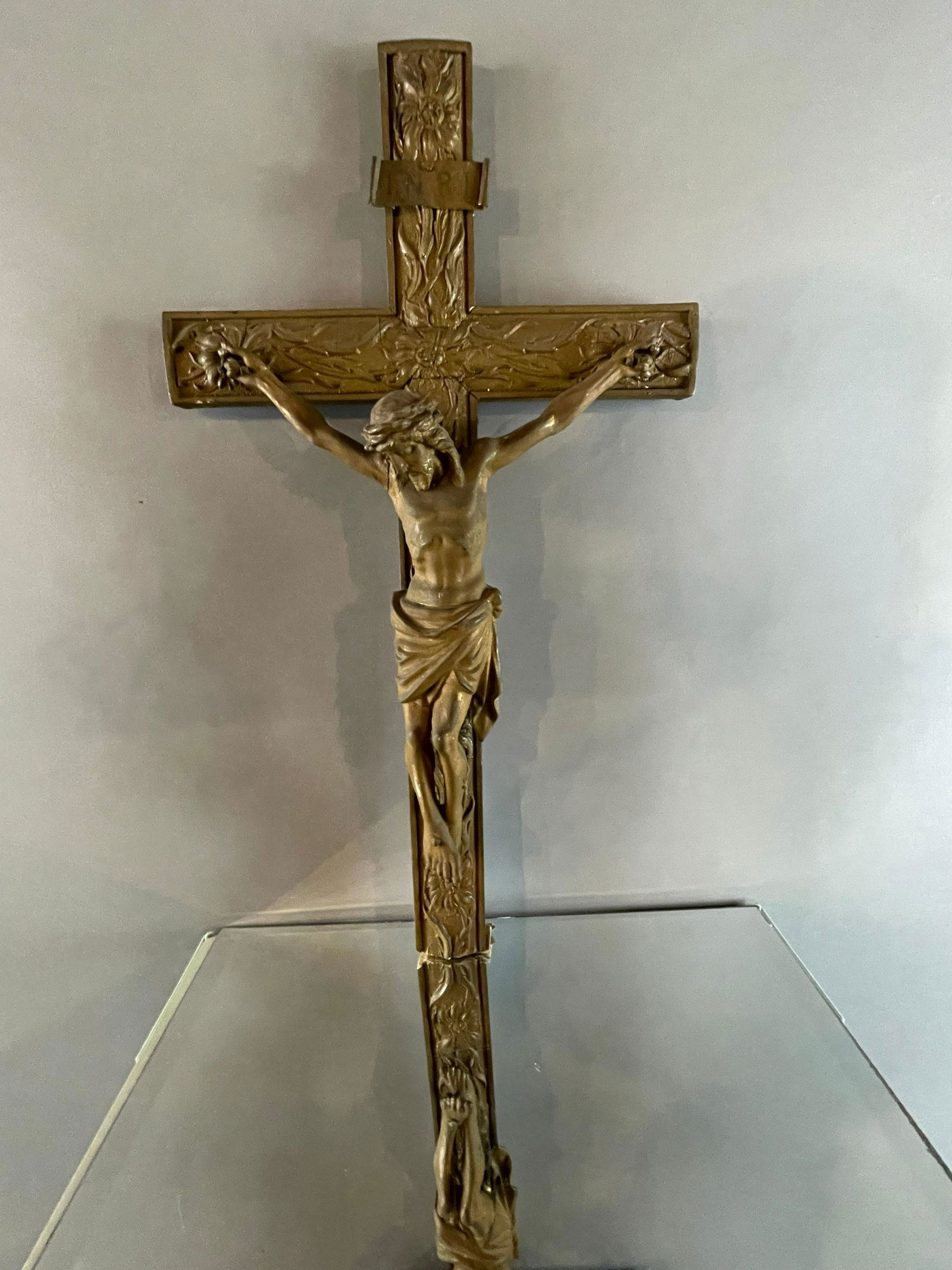 ANTIQUE WOODEN CRUCIFIXAntique