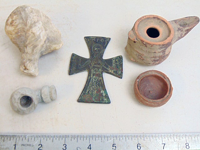 ANTIQUITY LOT, EARLY TERRACOTTA OIL