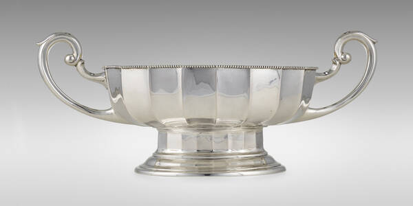 Anton Henrik Zipper. Center bowl.