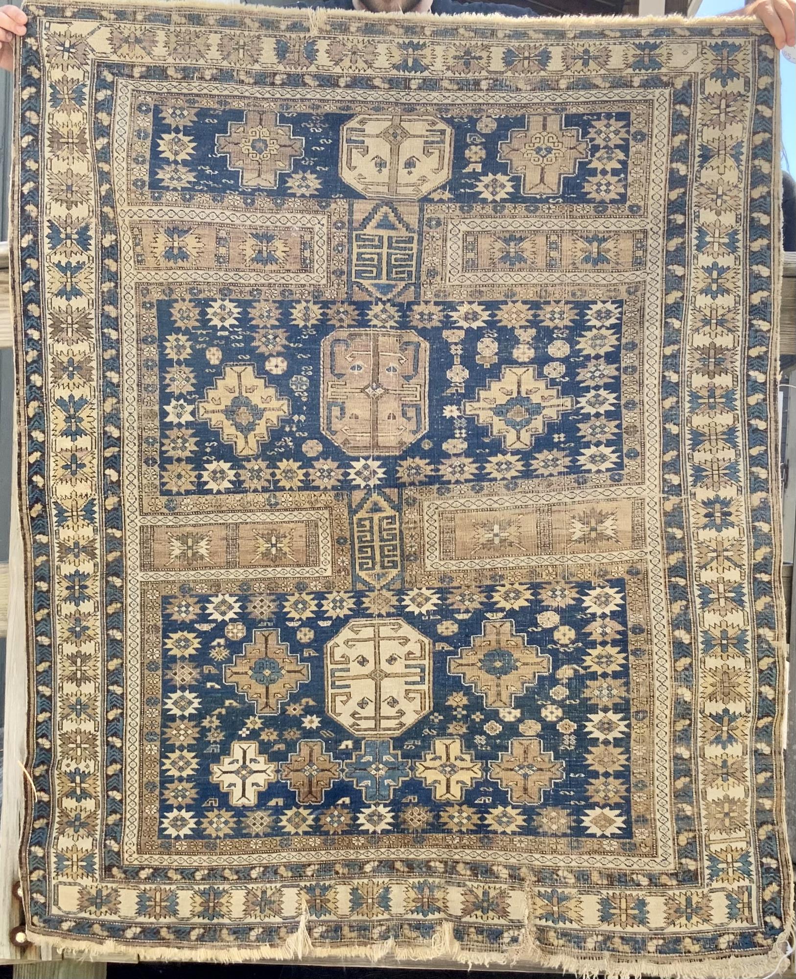 ANTQUE ORIENTAL PRAYER RUG.