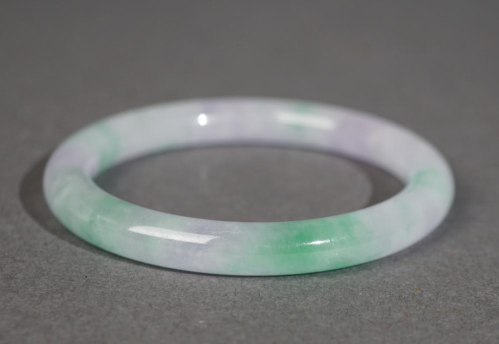 APPLE-GREEN TO LAVENDER JADE BANGLE