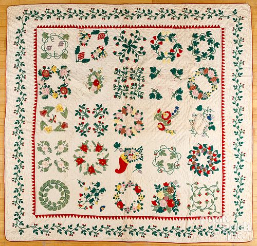 APPLIQUE FLORAL WREATH QUILT,