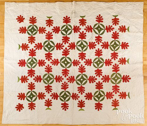 APPLIQUE OAK LEAF WREATH QUILT,