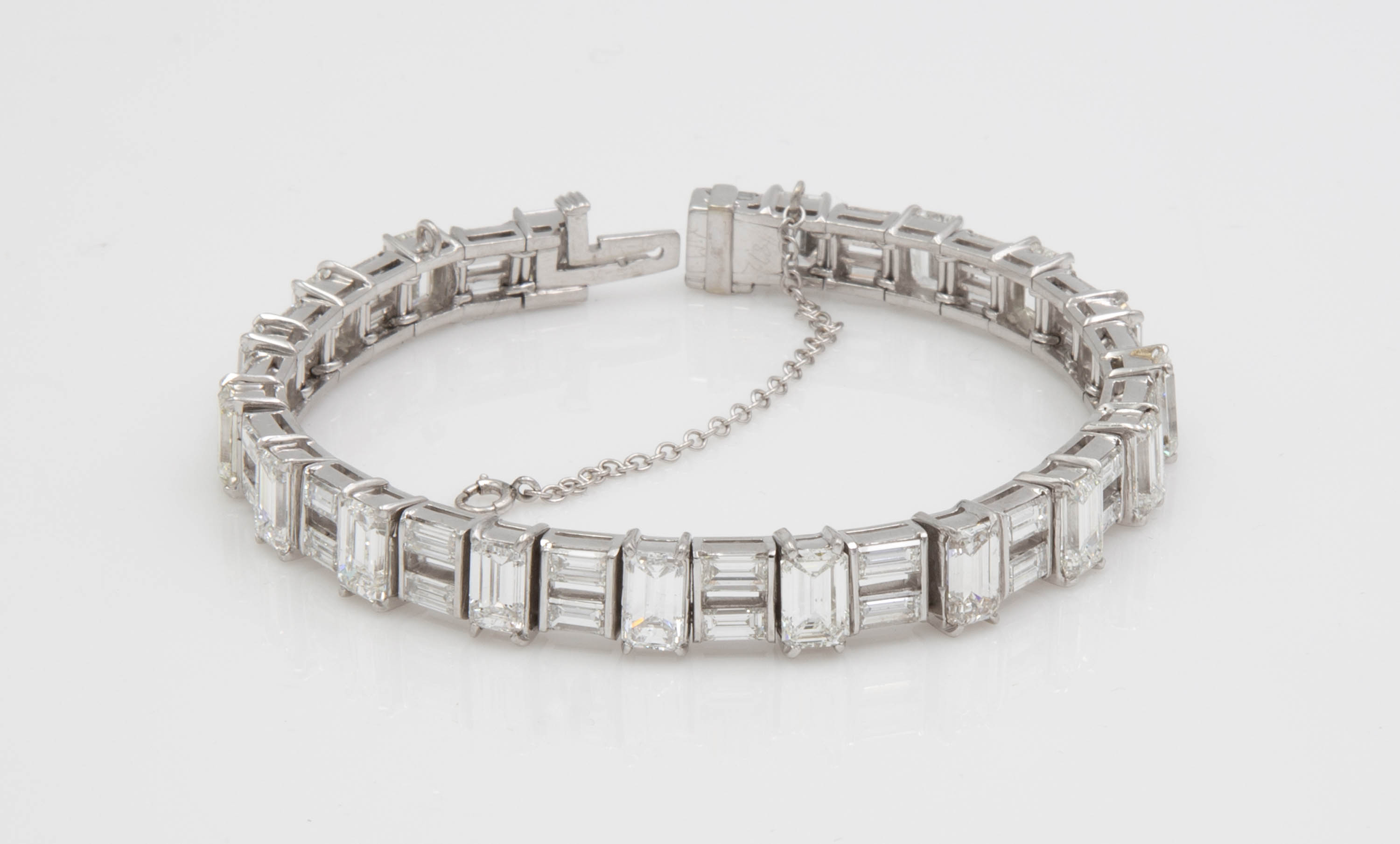 APPROX. 16.76 CT DIAMOND AND