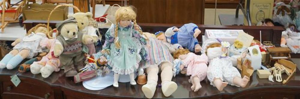 APPROXIMATELY FIFTEEN PORCELAIN AND