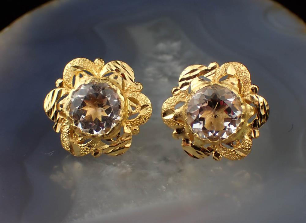 AQUAMARINE AND EIGHTEEN KARAT