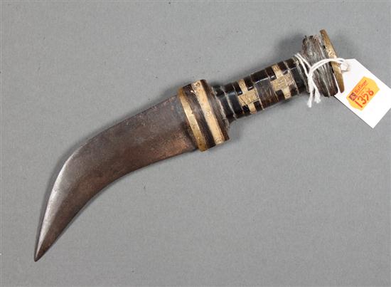 Arab jambiya dagger with inlaid