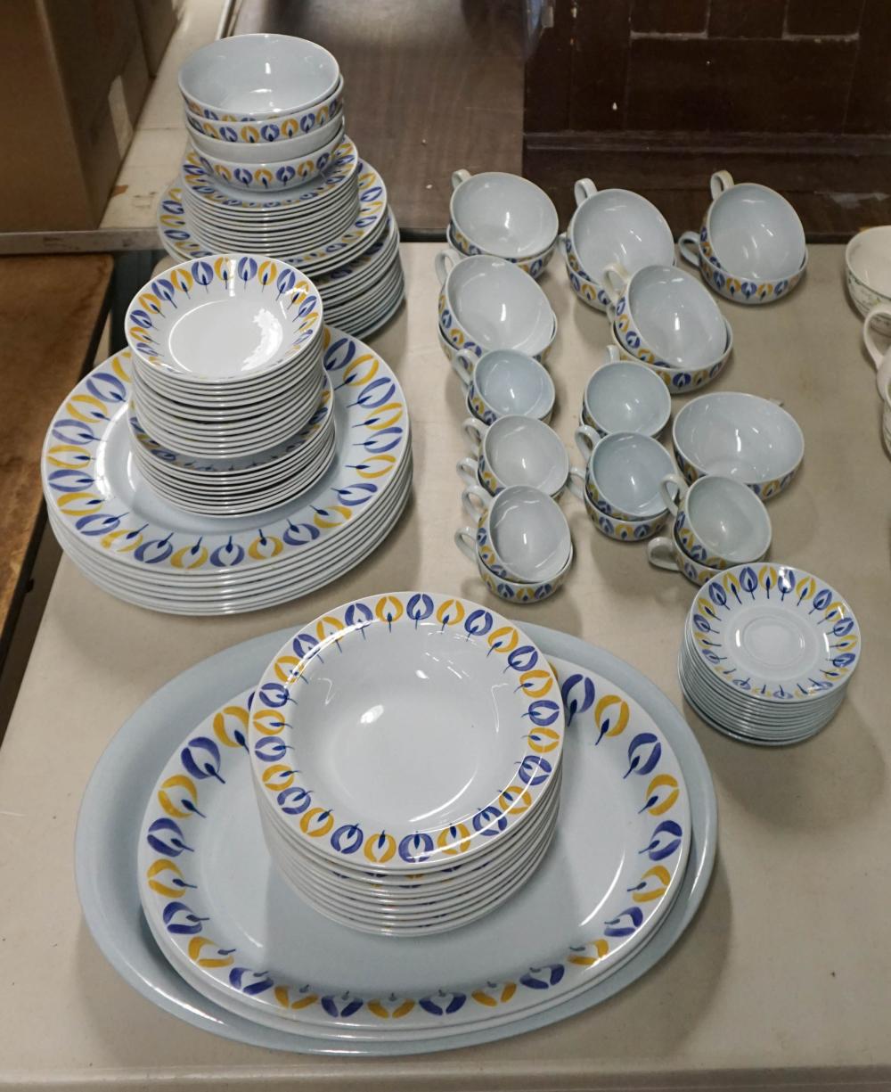 ARABIA PORCELAIN DINNER SERVICE,