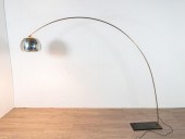 ARC FLOOR LAMP IN THE MANNER O