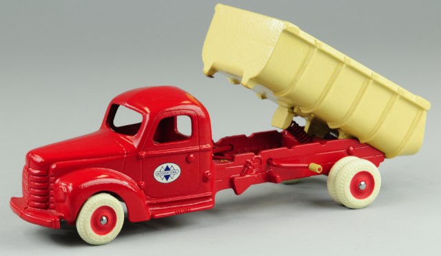 ARCADE INTERNATIONAL DUMP TRUCK