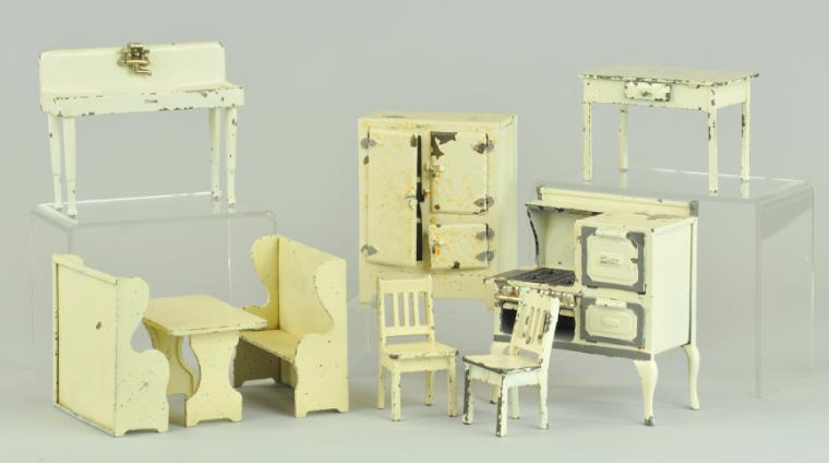 ARCADE KITCHEN FURNITURE LOT Cast