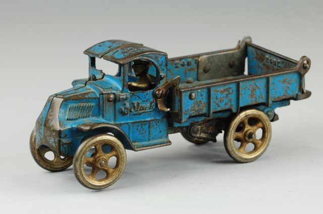 ARCADE MACK DUMP TRUCK Cast iron