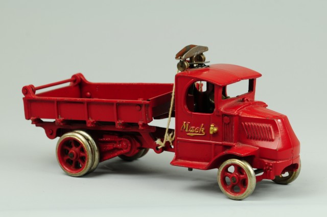 ARCADE MACK T-BAR DUMP TRUCK Cast