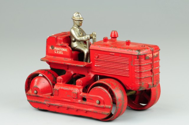 ARCADE TRAC TRACTOR C. 1940 cast